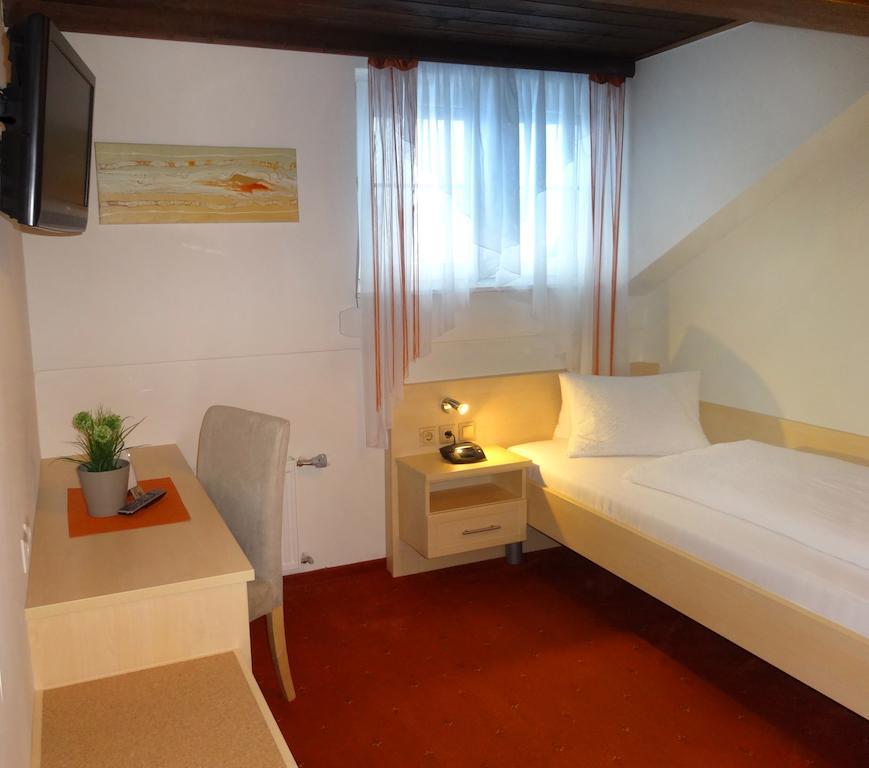 Pension Scherwirt Hotel Graz Bilik gambar